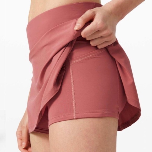 SOLD Lululemon Play Off The Pleats Skirt in Cherry Tint Size 4 - Picture 3 of 8